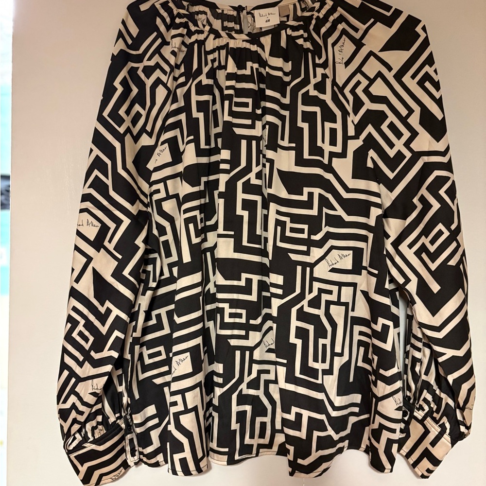H&M Black and White Maze Pattern Blouse
